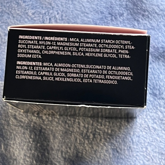 Mary Kay Translucent Powder - Picture 2 of 5